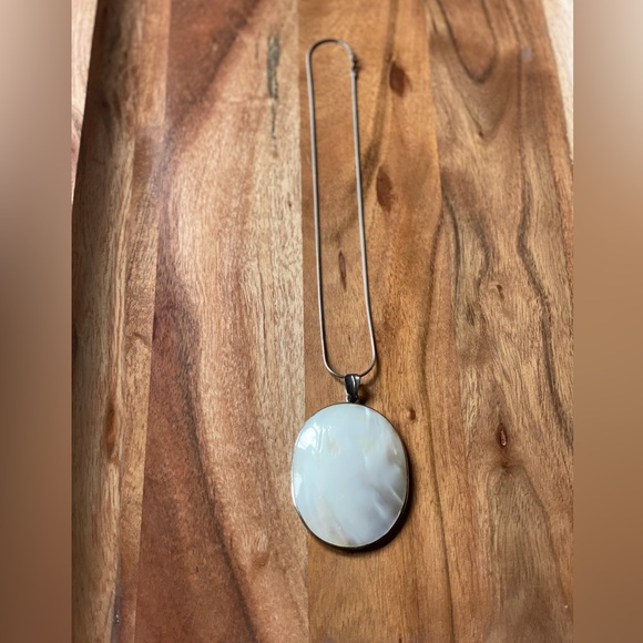 Vintage | Mother Of Pearl Statement Necklace - Picture 5 of 17